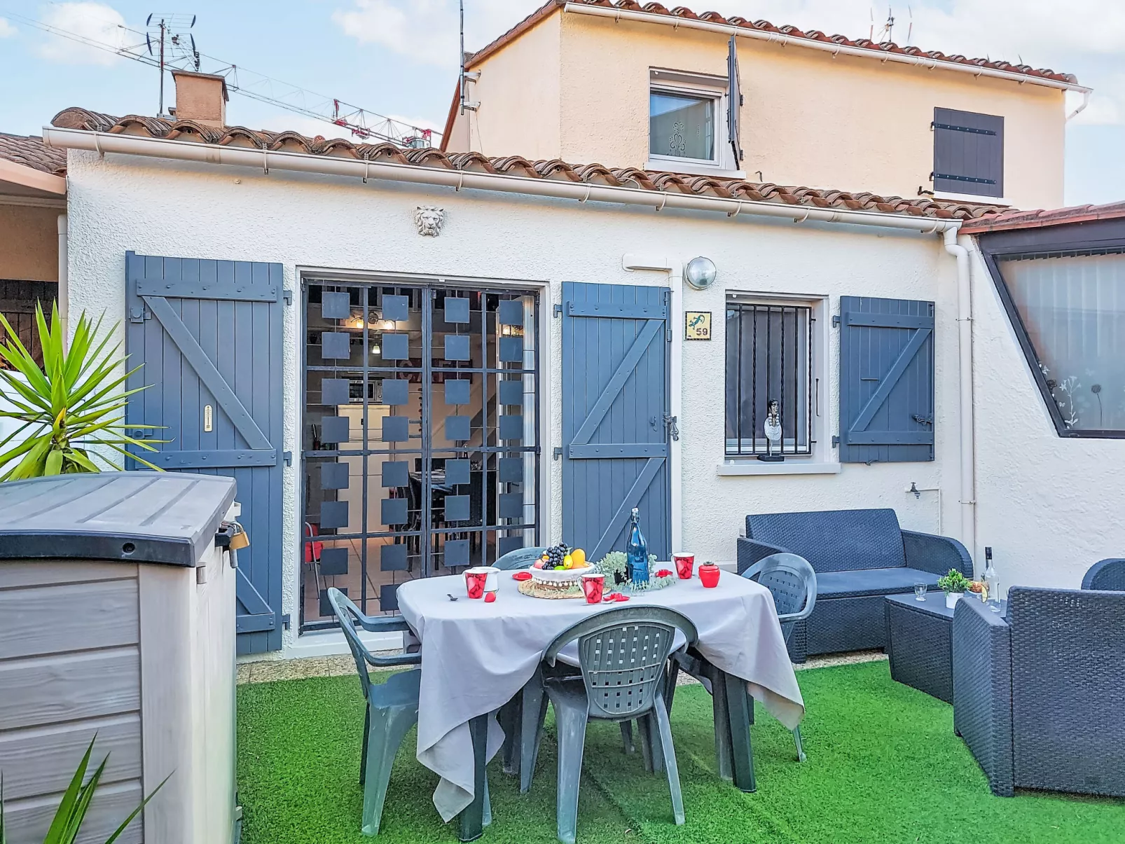 Les Amandines-Draußen