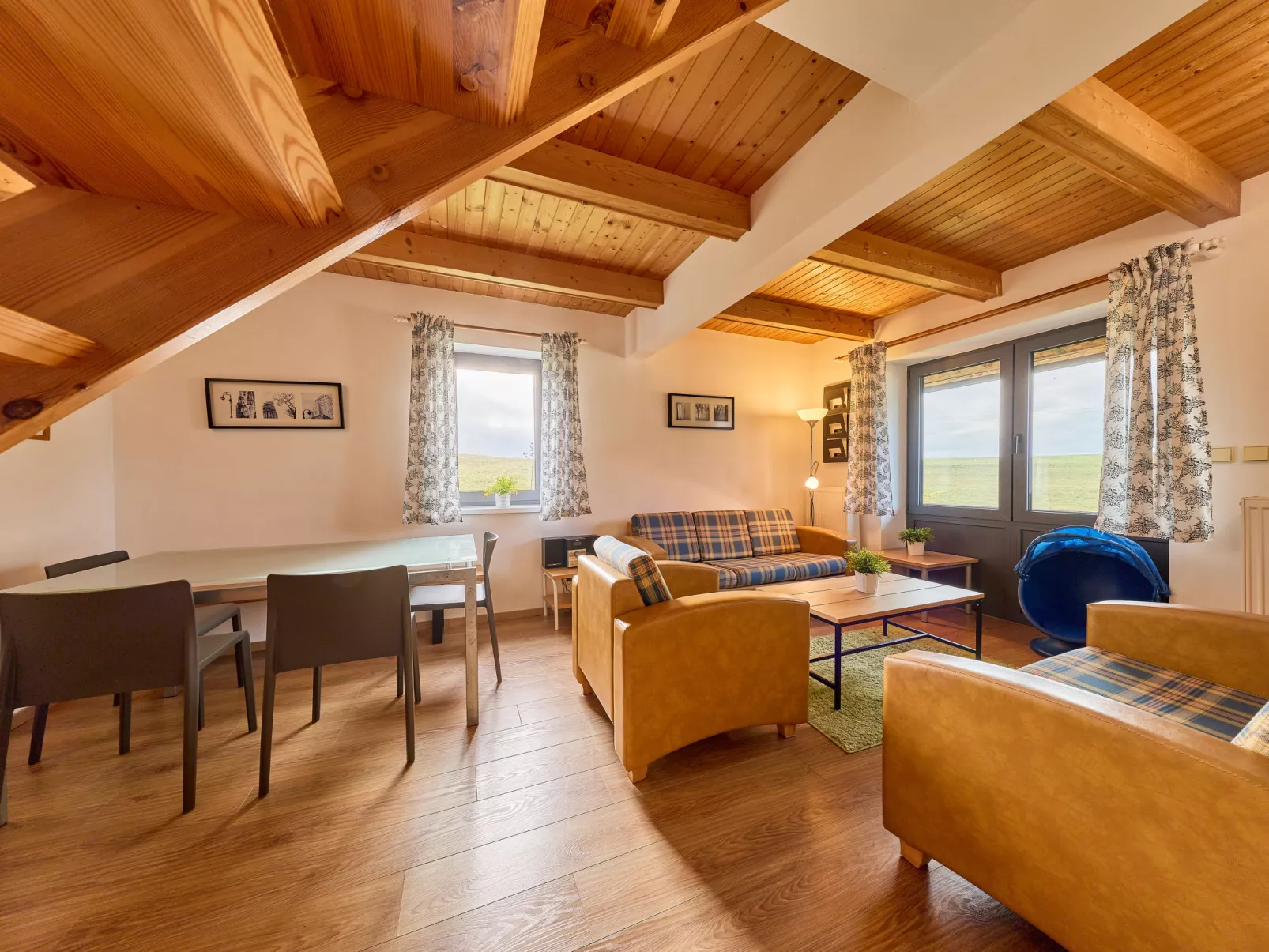 Holiday Hill 58-Dedans