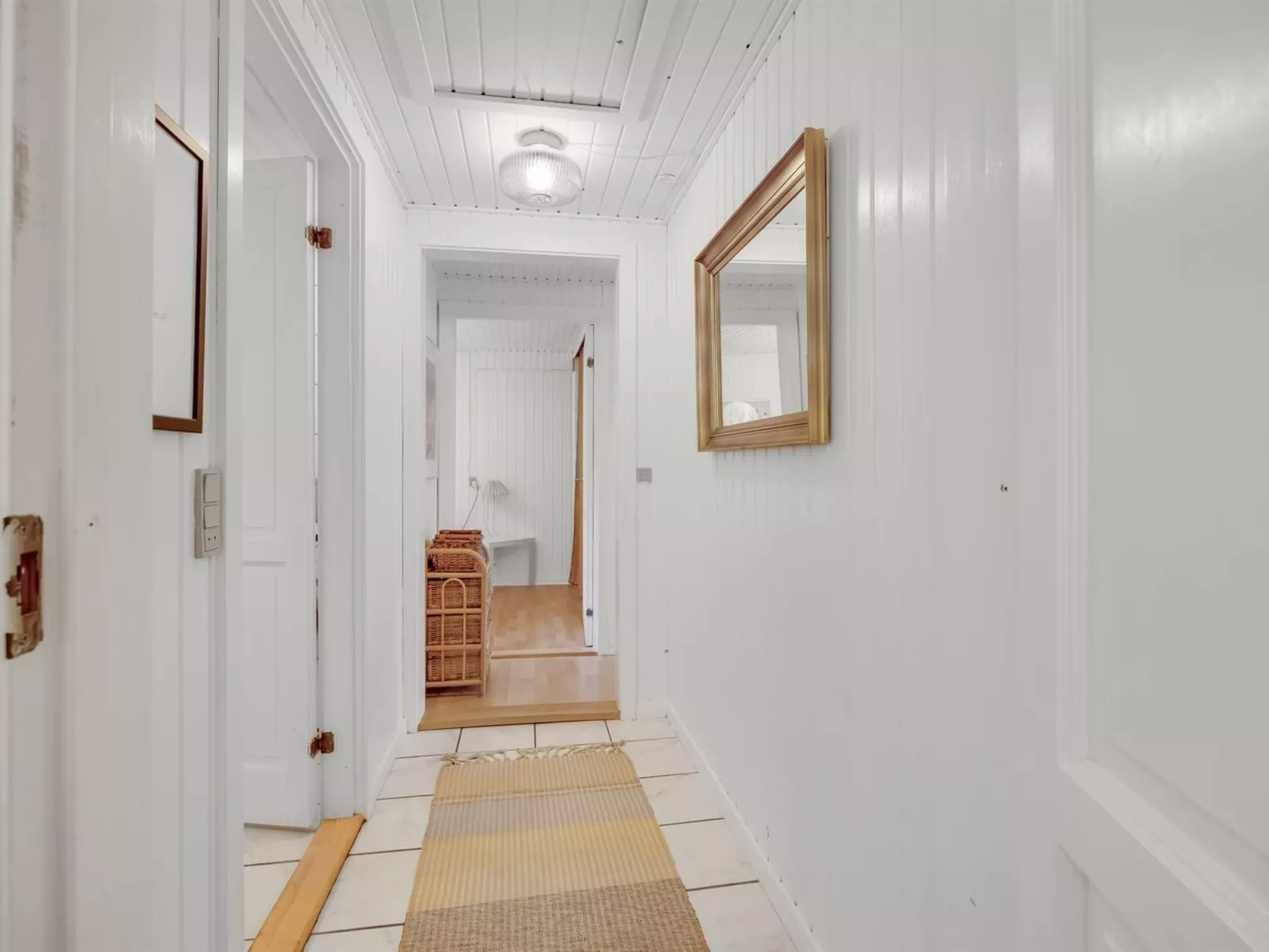 "Sunaj" -  from the sea-Drinnen