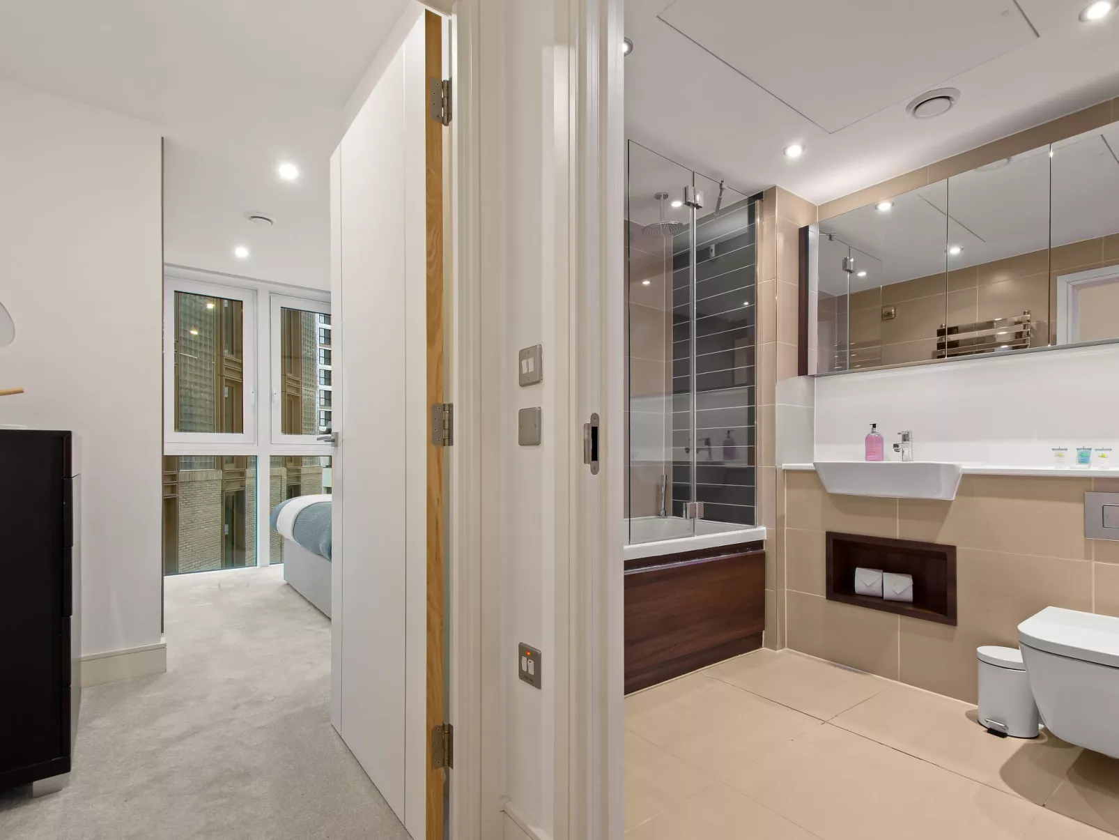 Altitude Point-Drinnen