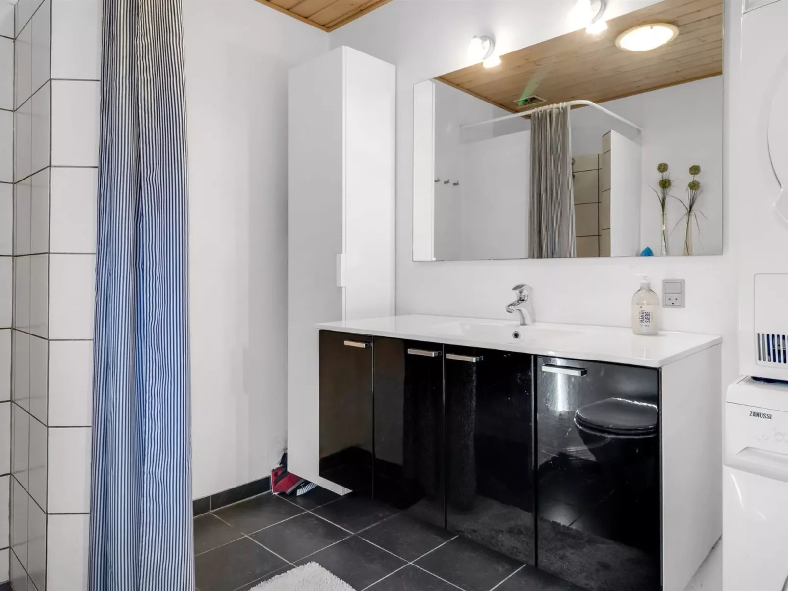 "Thorolf" - 30km from the sea-Inside