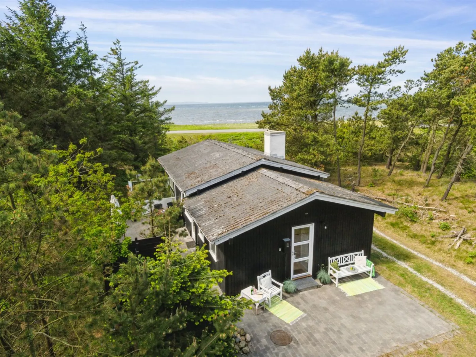 "Freda" - 100m to the fjord-Outside