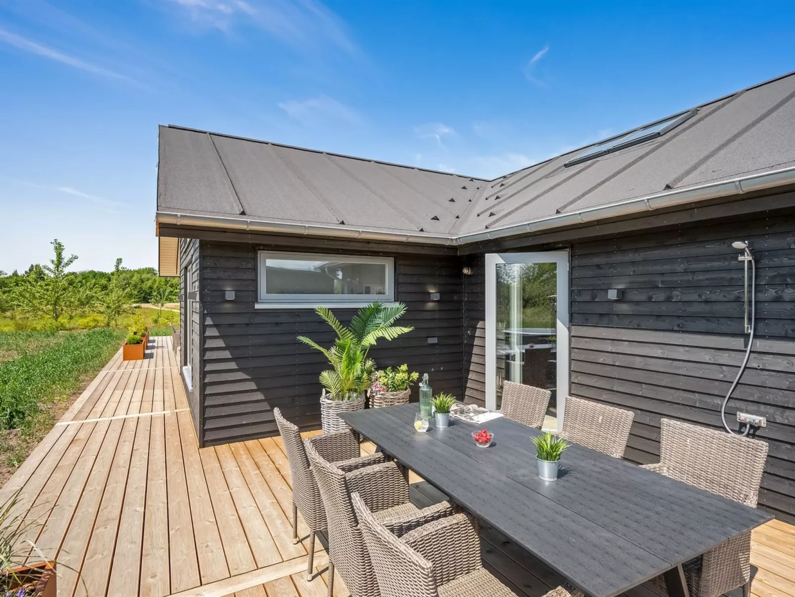 "Måns" - 500m to the fjord-Outside