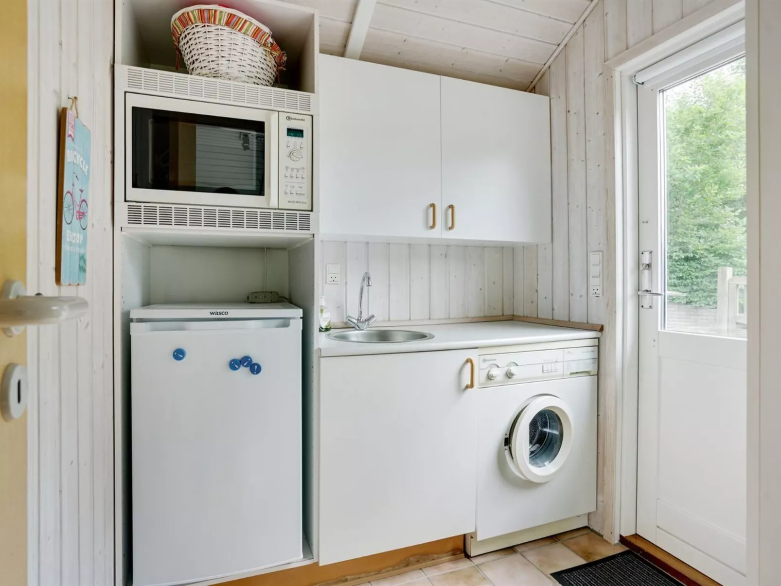 "Algot" - 100m to the fjord-Inside