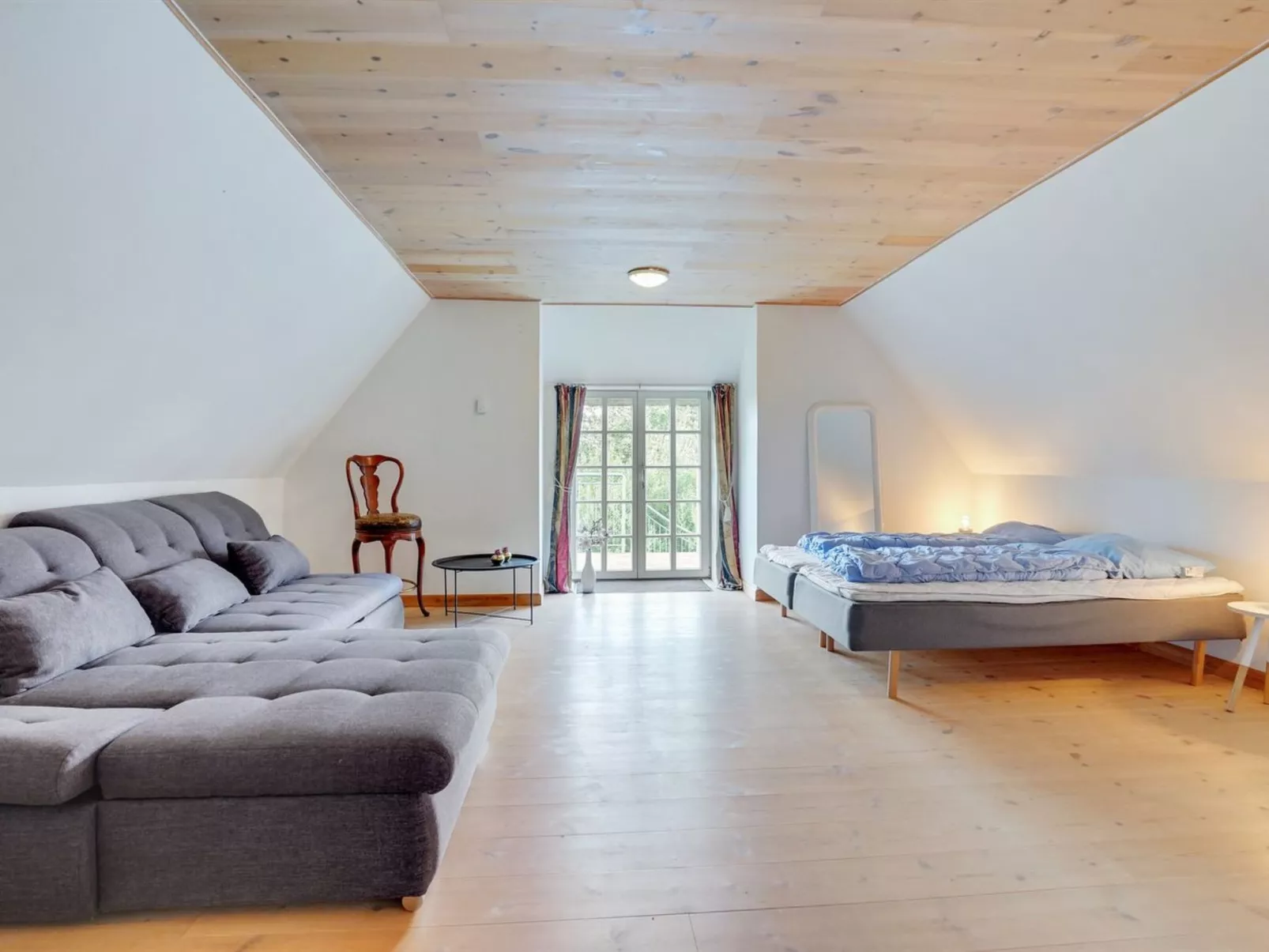 "Knut" - 10km from the sea-Inside