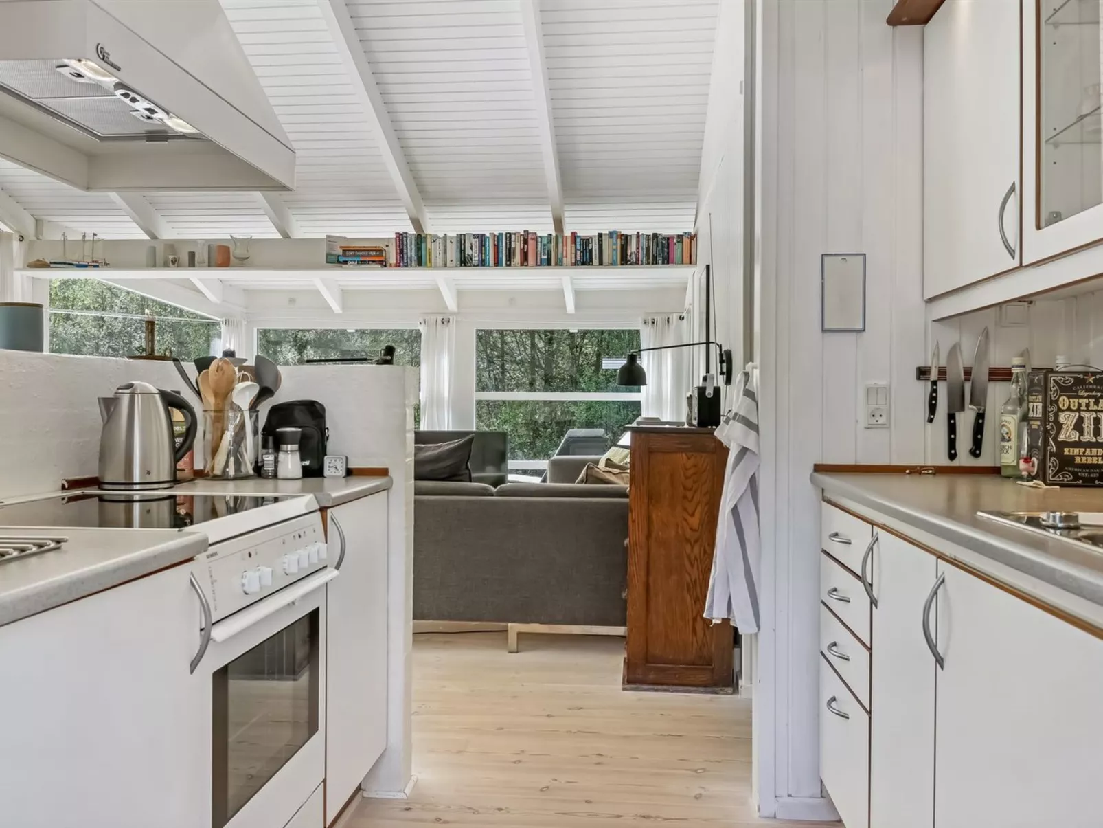 "Ran" - 600m from the sea-Dedans