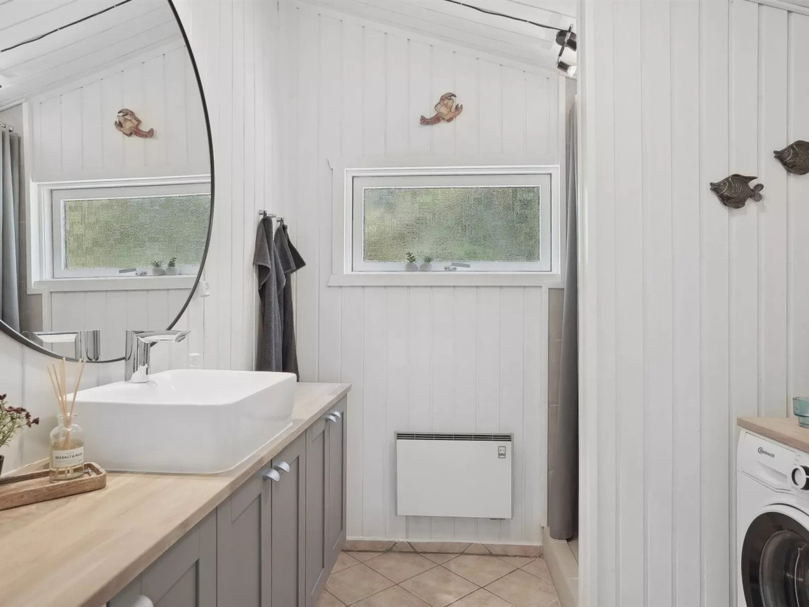 "Ally" - 250m from the sea-Inside