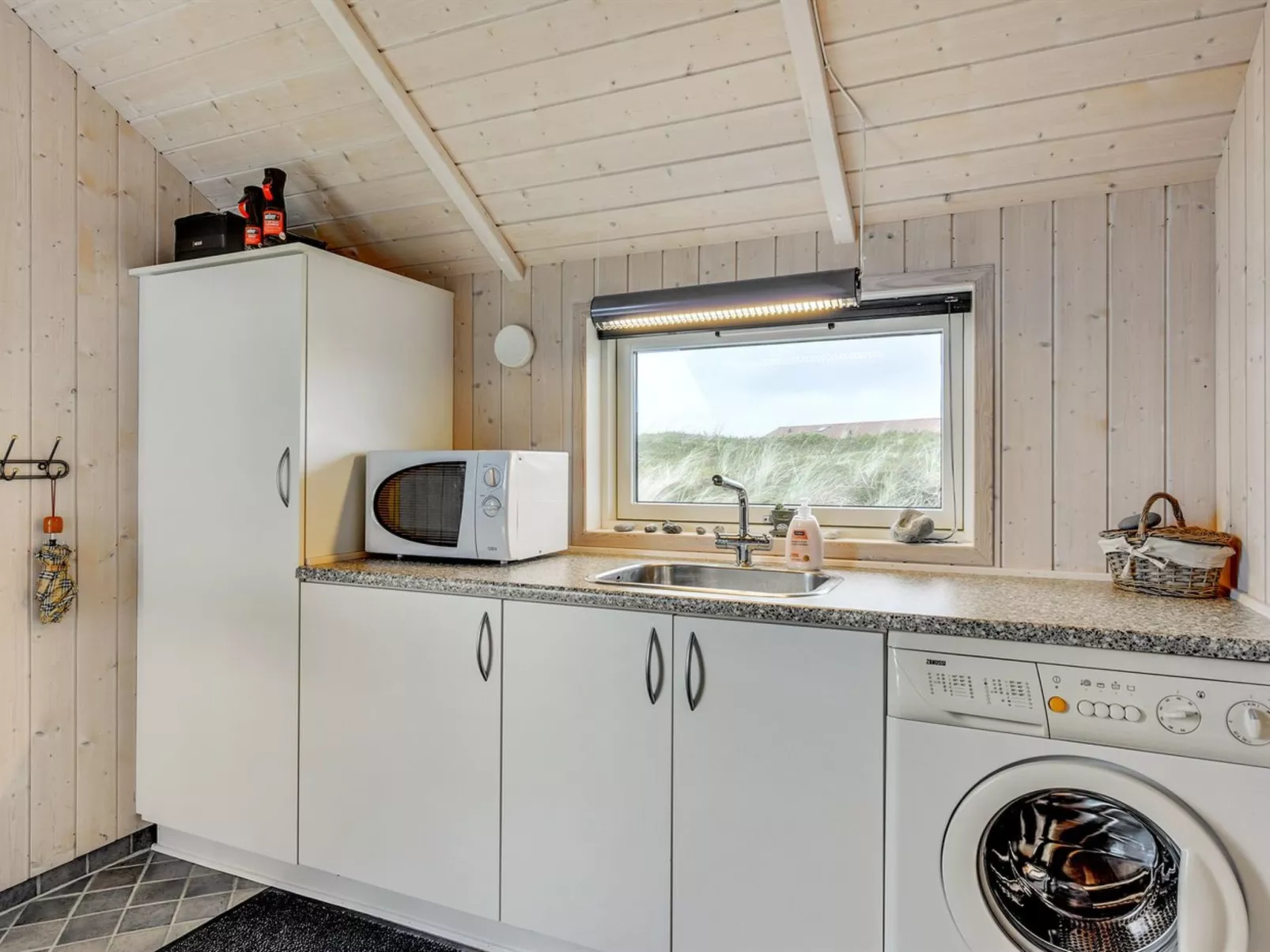 "Thyrger" - 550m from the sea-Inside