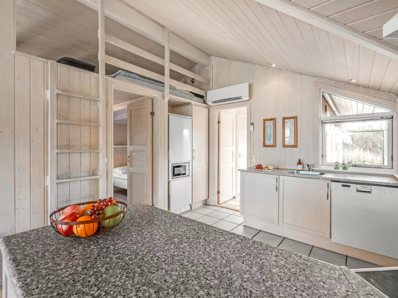 "Hermandine" - 700m from the sea-Inside