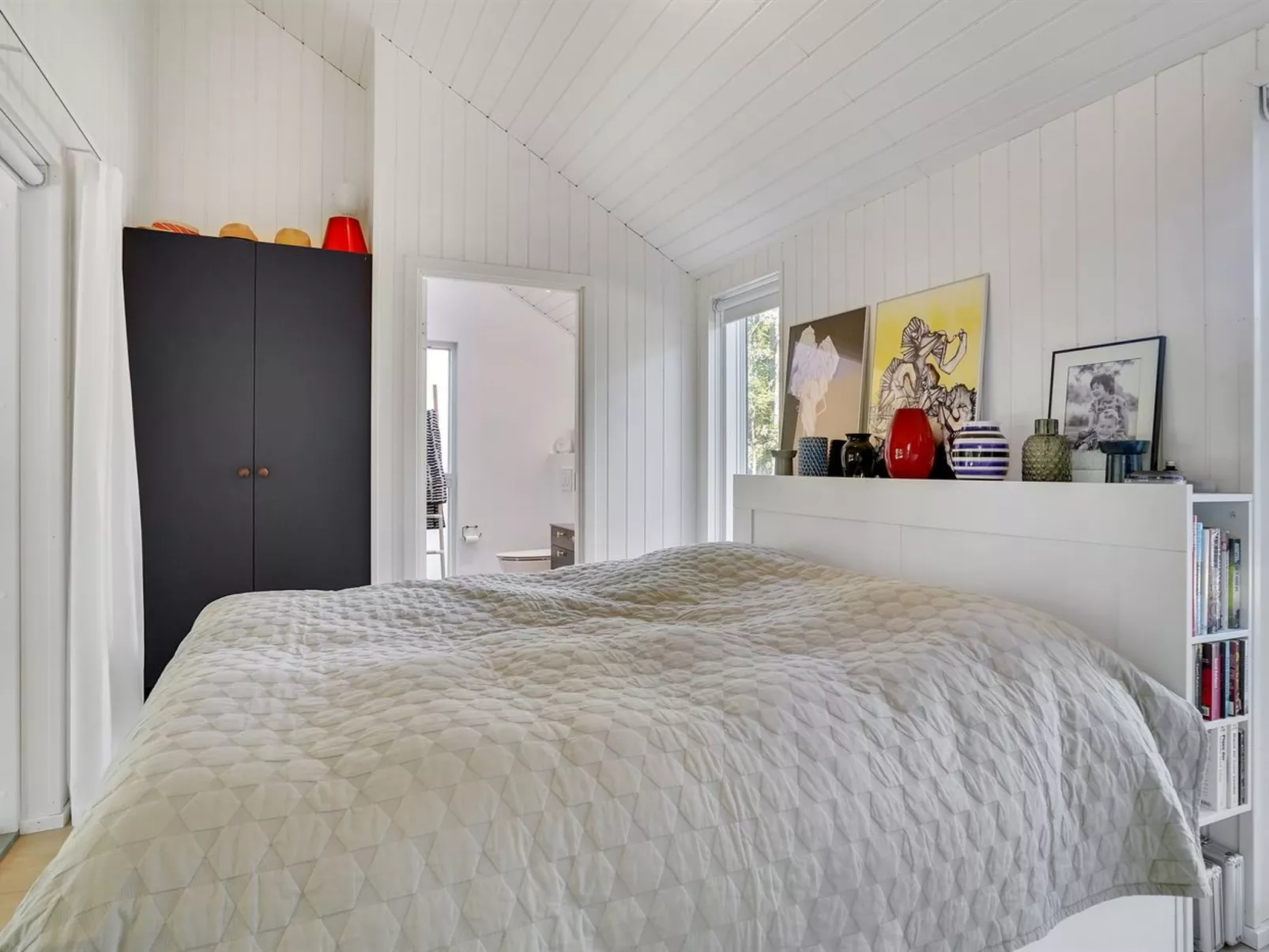 "Iwa" - 475m from the sea-Dedans