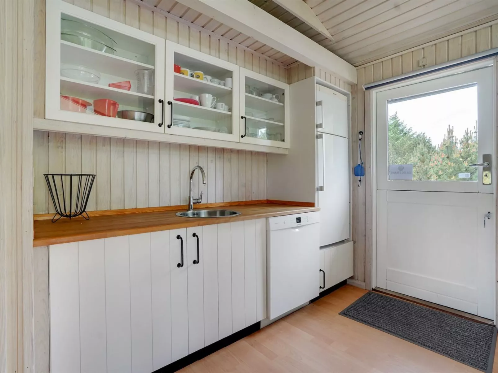 "Evan" - 1.3km from the sea-Inside