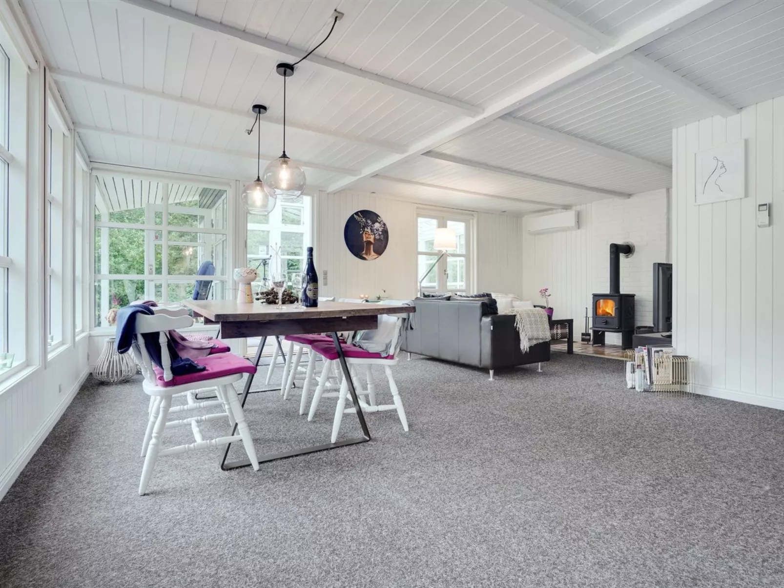 "Gunward" - 1.5km from the sea-Inside