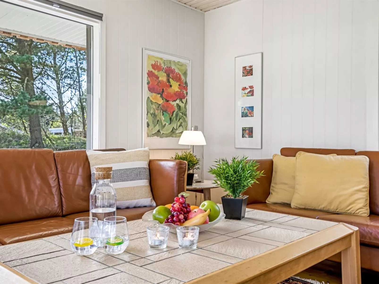 "Elny" - 500m to the fjord-Inside