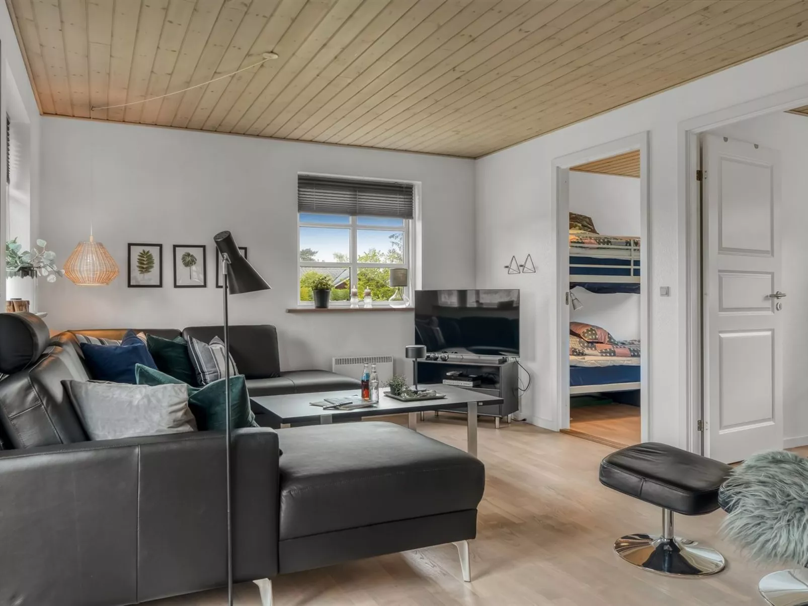 "Christina" - 300m to the fjord-Drinnen