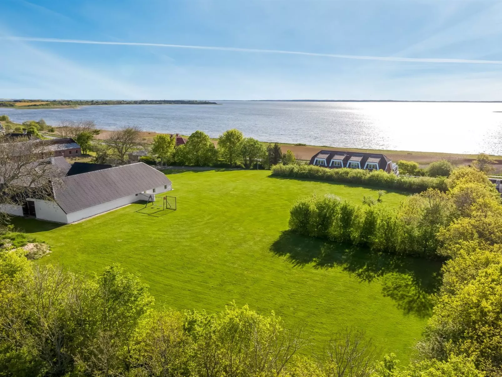 "Kara" - 100m to the fjord-Draußen