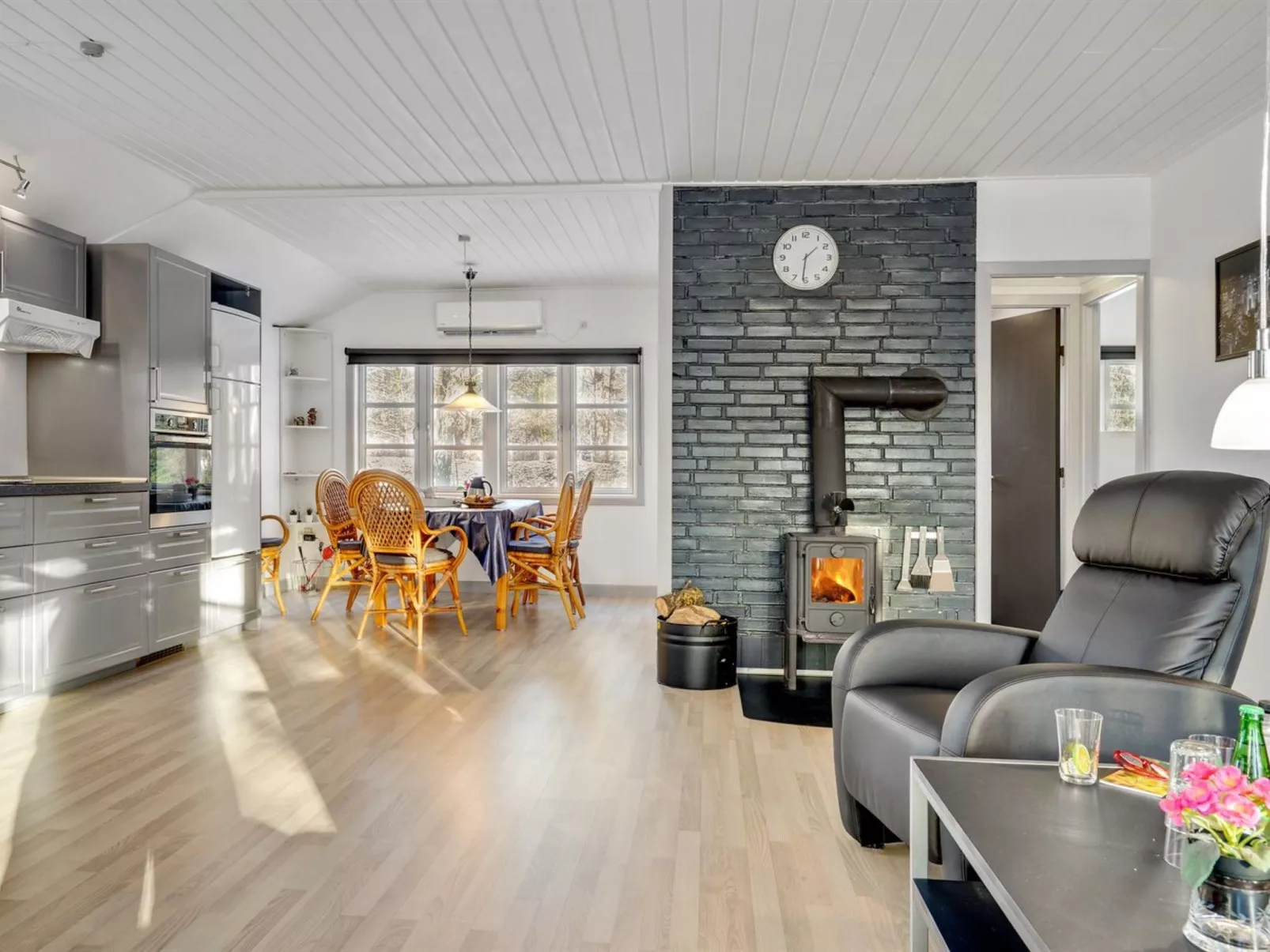 "Agneta" - 750m from the sea-Dedans