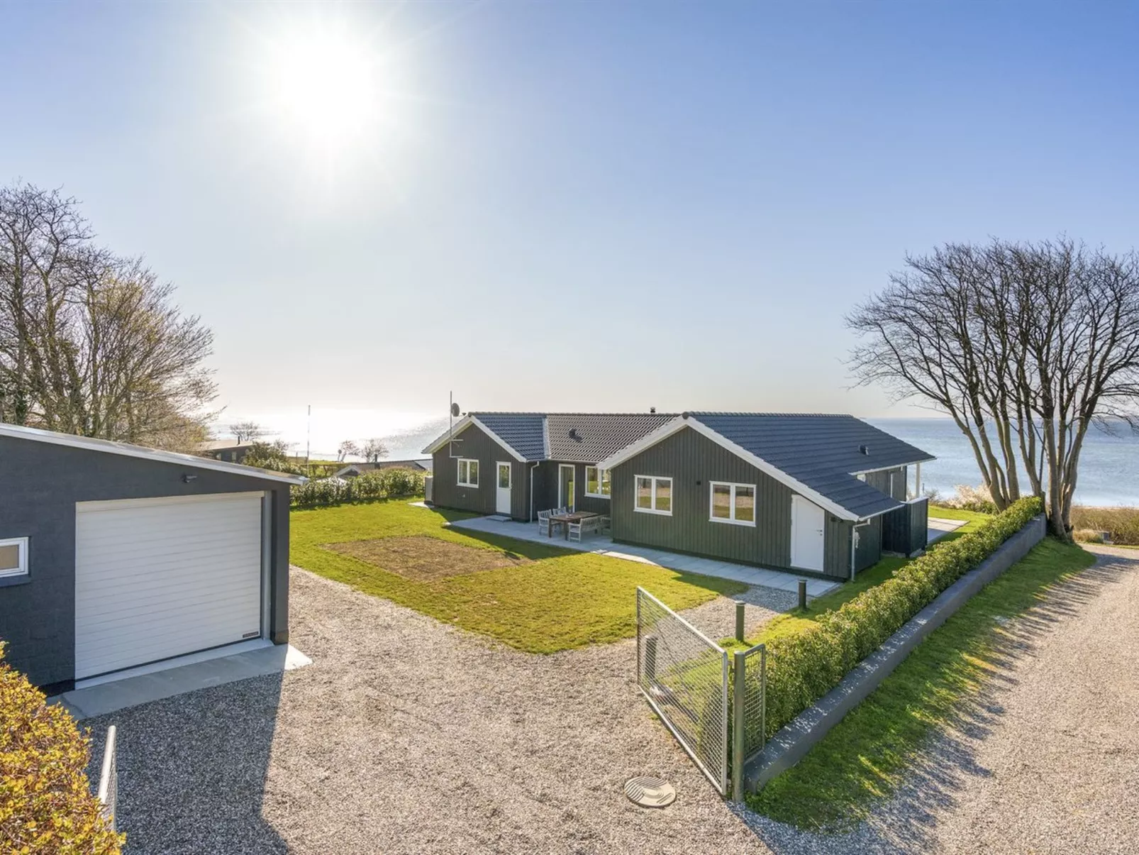 "Lander" - 20m from the sea-Outside