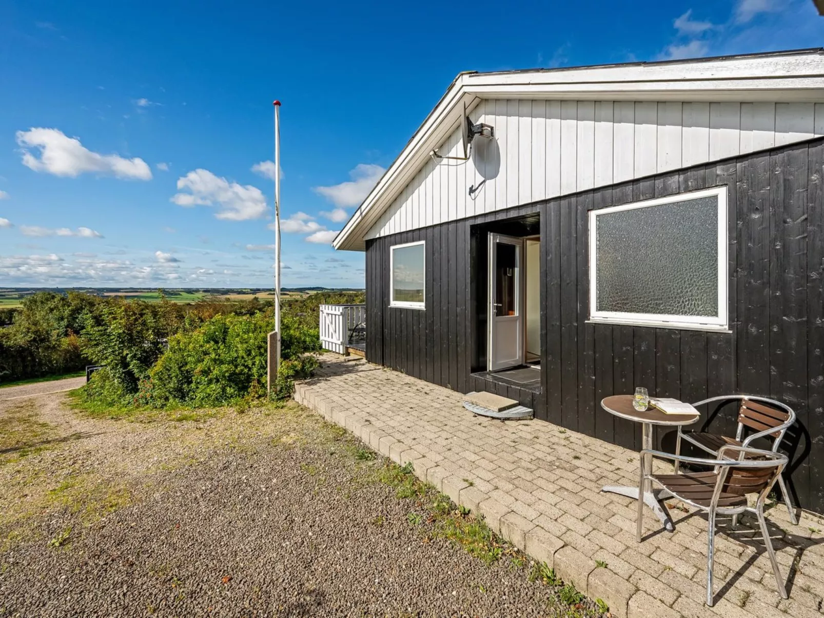 "Brenda" - 300m to the fjord-Outside