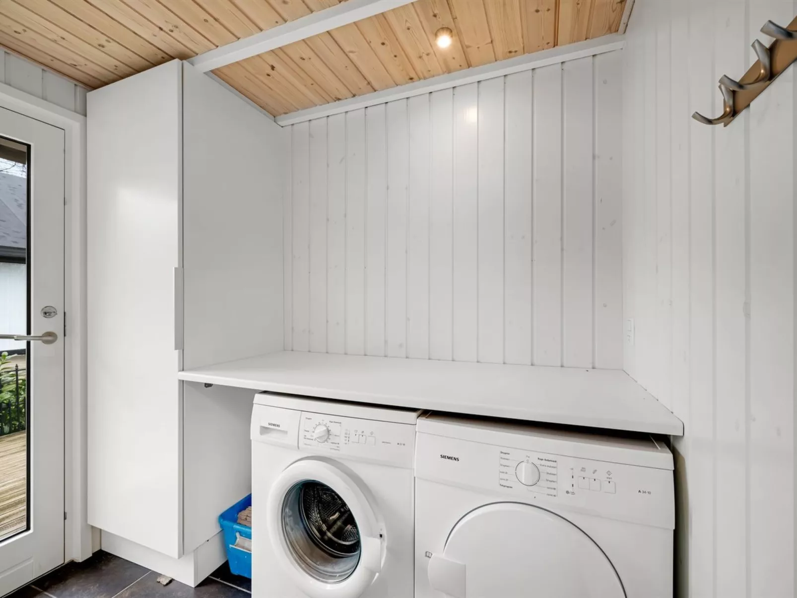 "Ketilbiorn" - 1.2km to the fjord-Inside