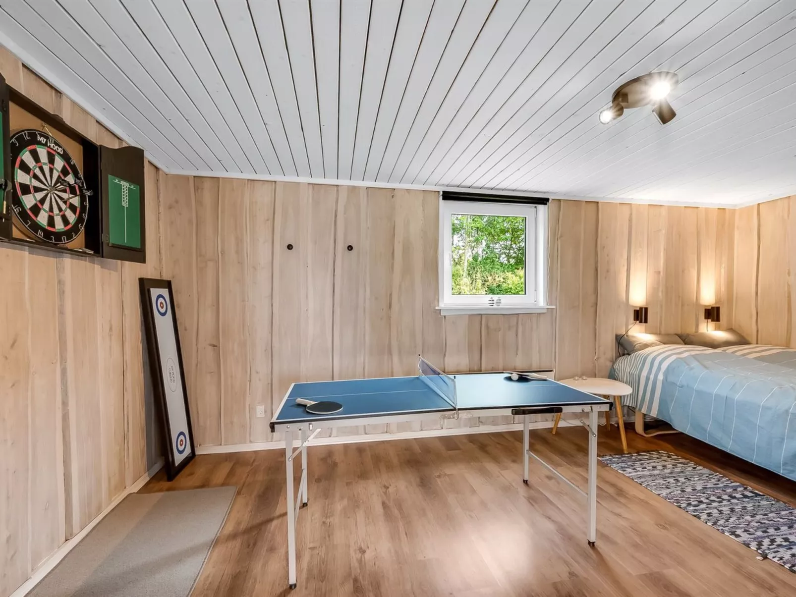 "Leeve" - 1.4km to the fjord-Drinnen