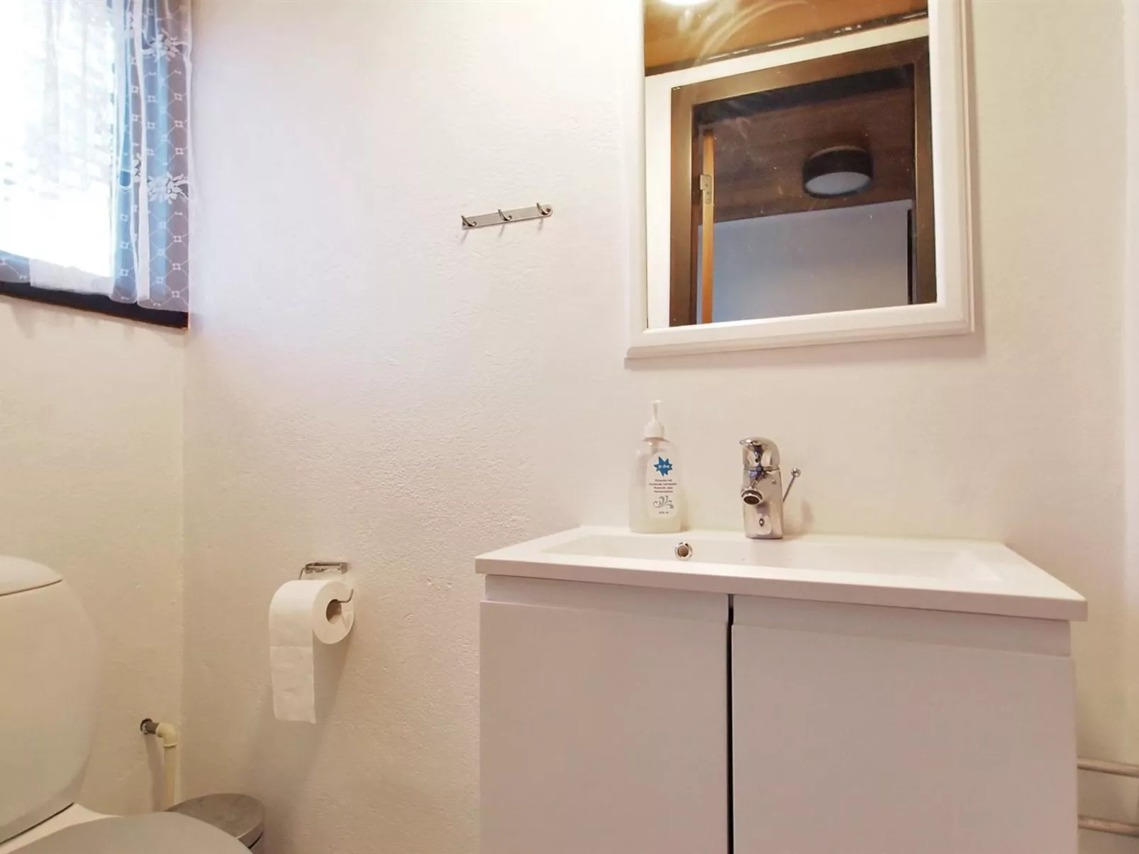 "Enisa" - 300m to the fjord-Drinnen