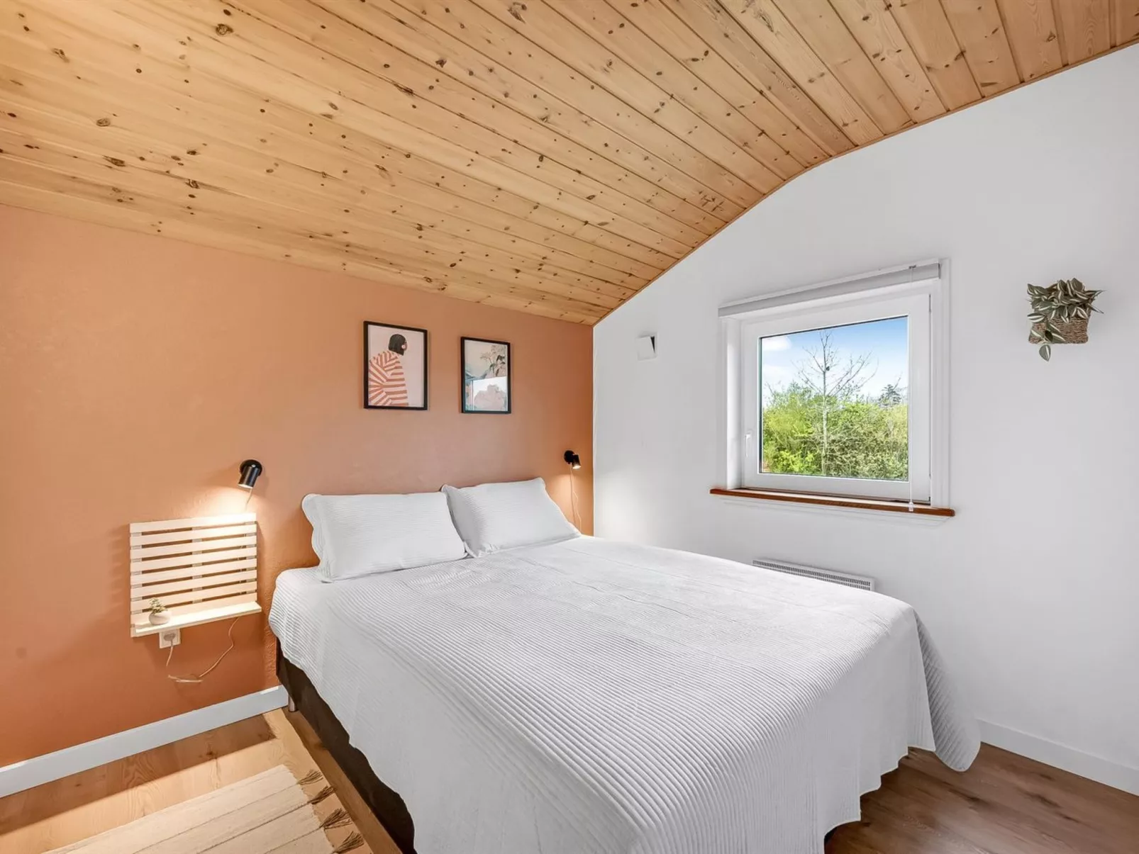 "Ingbritt" - 700m to the fjord-Drinnen