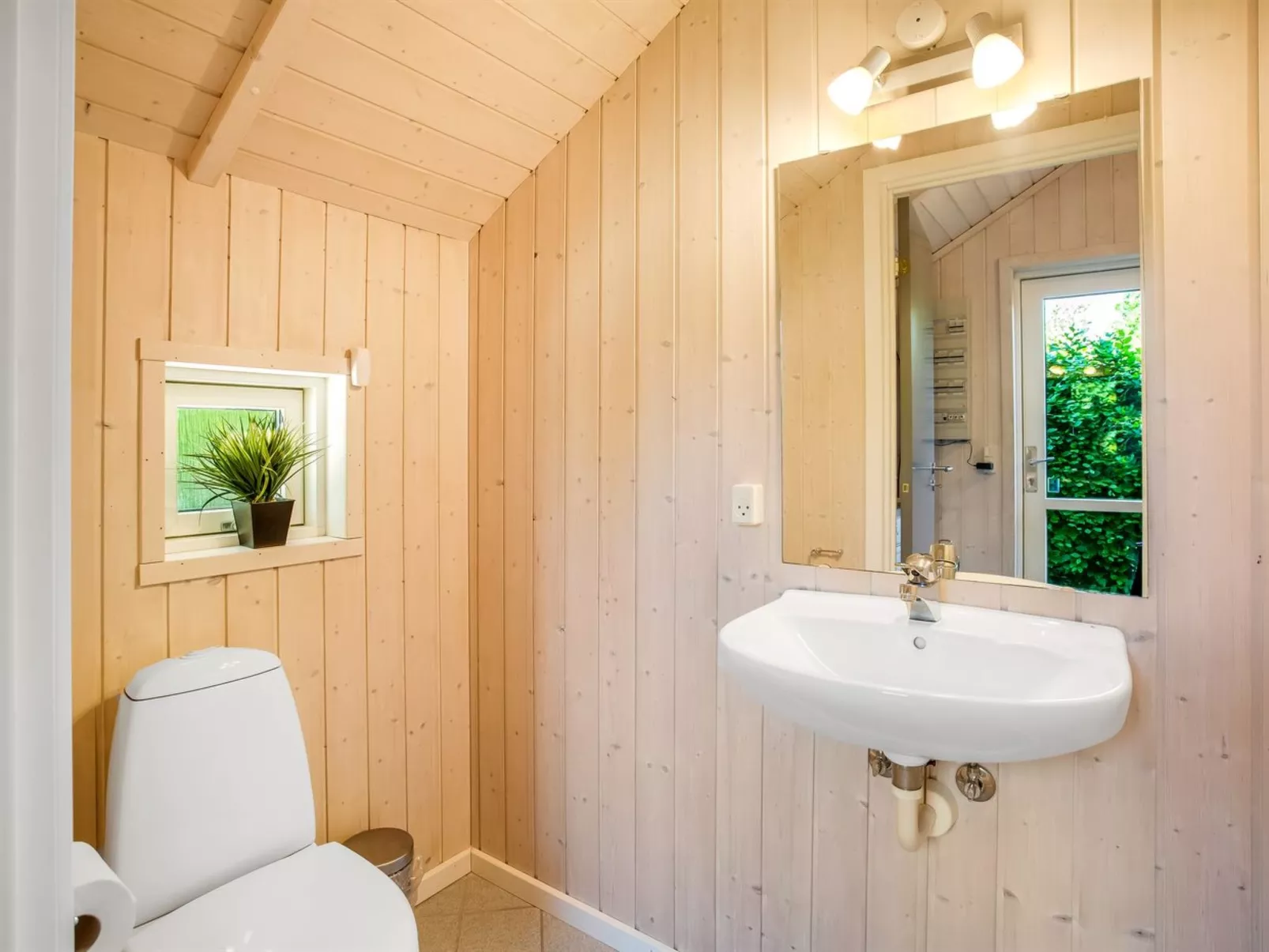 "Isving" - 1.1km to the fjord-Inside