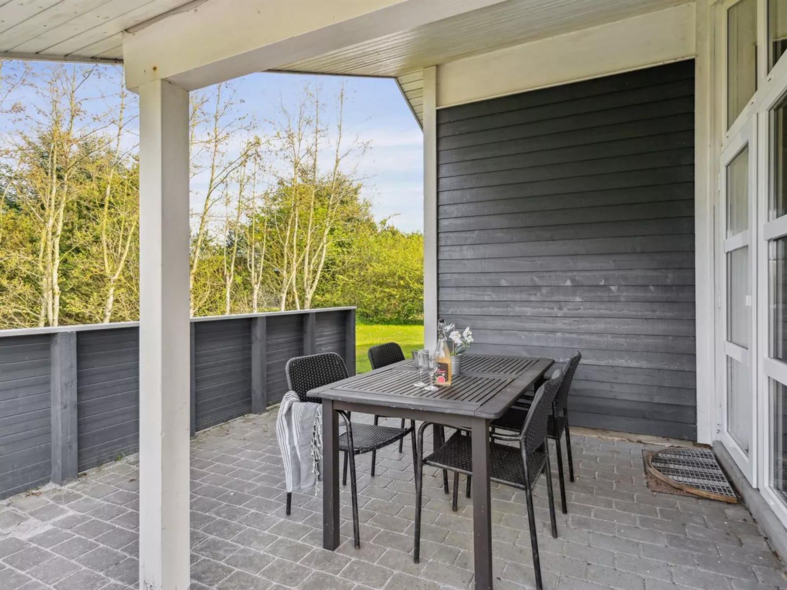 "Tinka" - 1.2km to the fjord-Outside