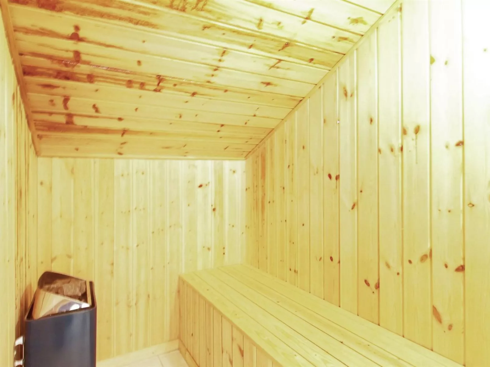 "Picabo" - 750m to the fjord-Inside