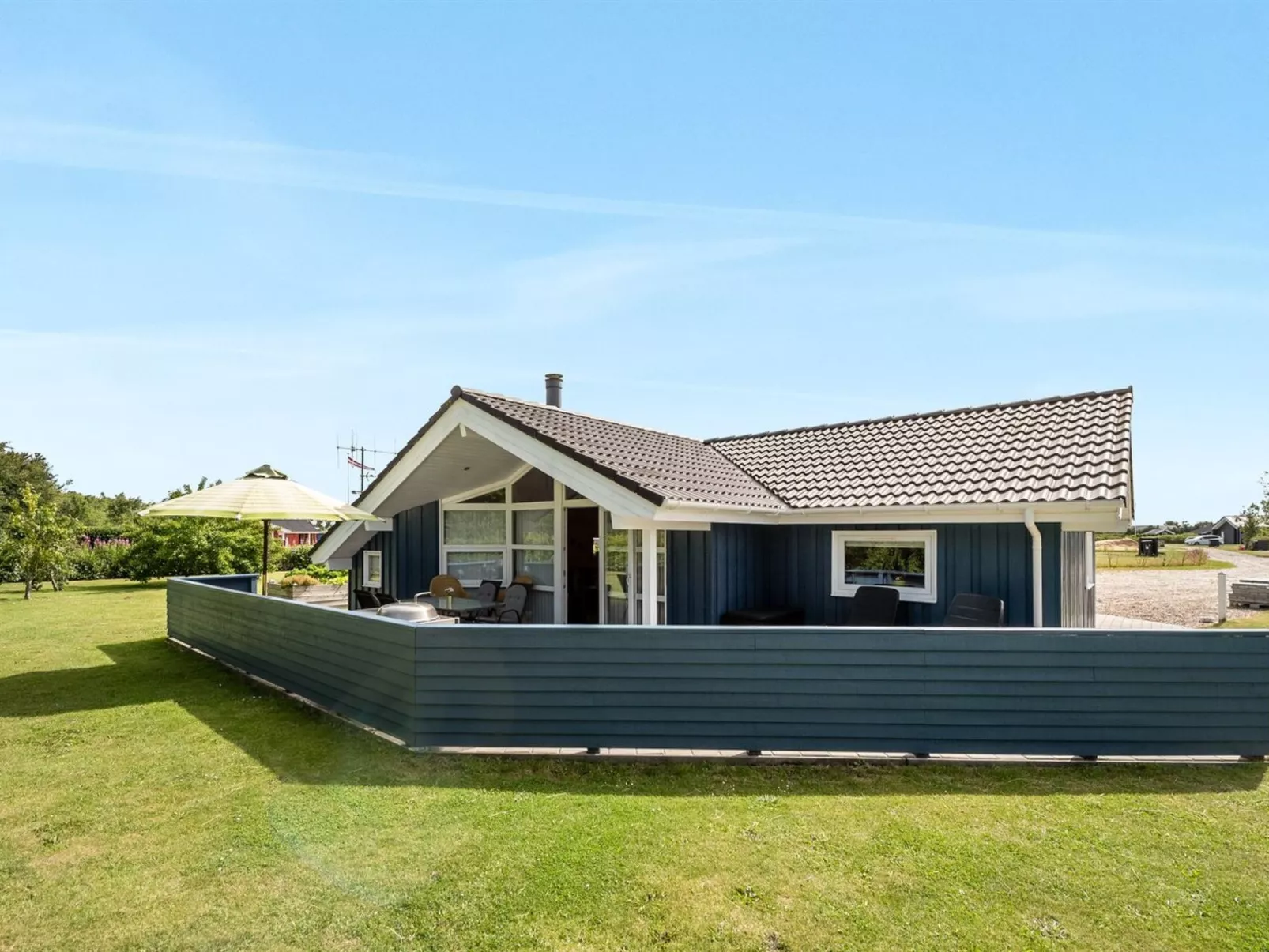 "Tobbi" - 1.1km to the fjord-Outside