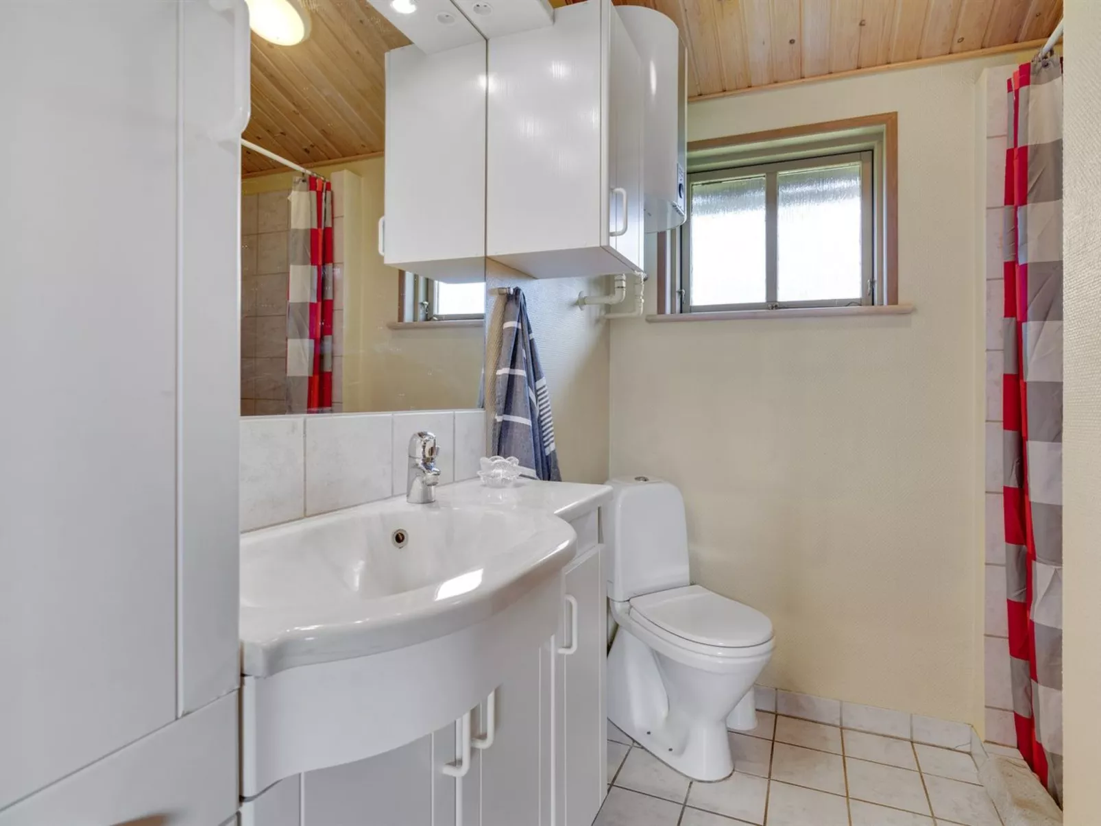 "Raika" - 450m to the fjord-Inside