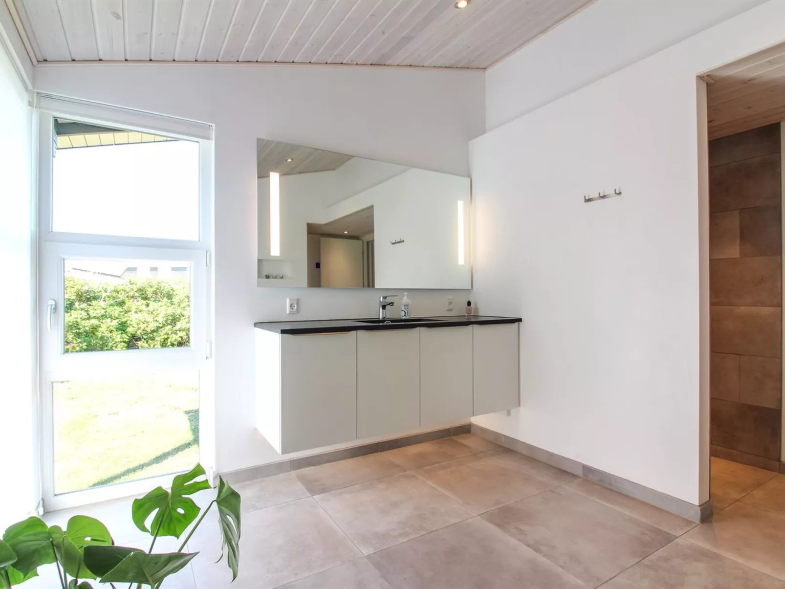 "Hroswitha" - 100m from the sea-Inside