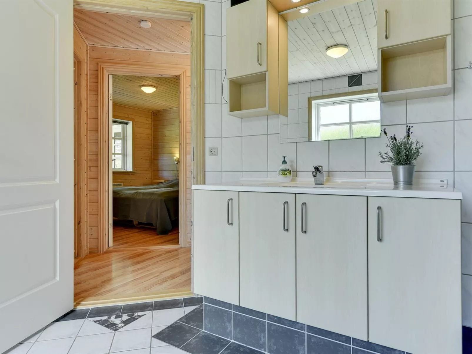 "Fenja" - 500m to the fjord-Drinnen