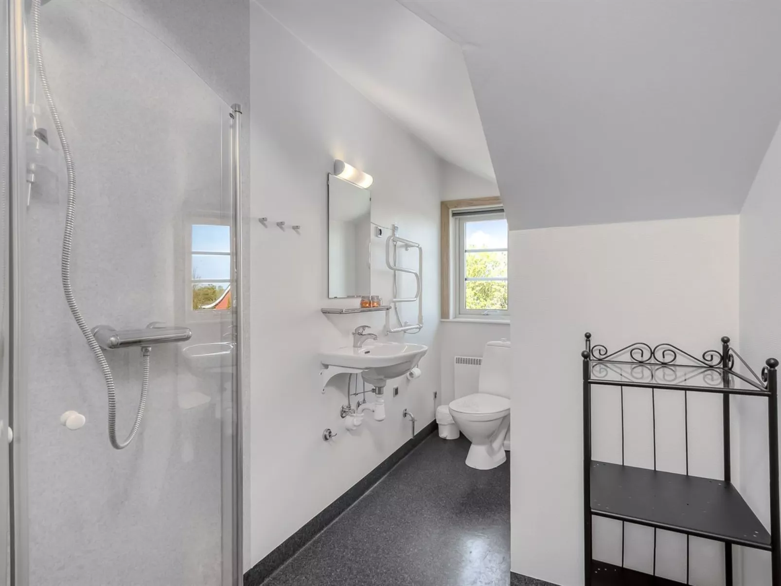 "Adelia" - 850m to the fjord-Dedans