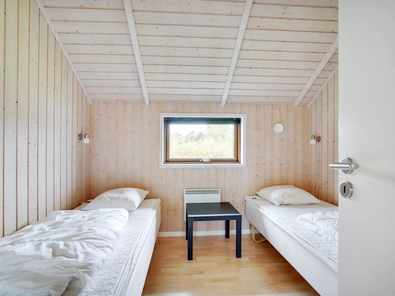 "Chermeine" - 1.2km to the fjord-Inside