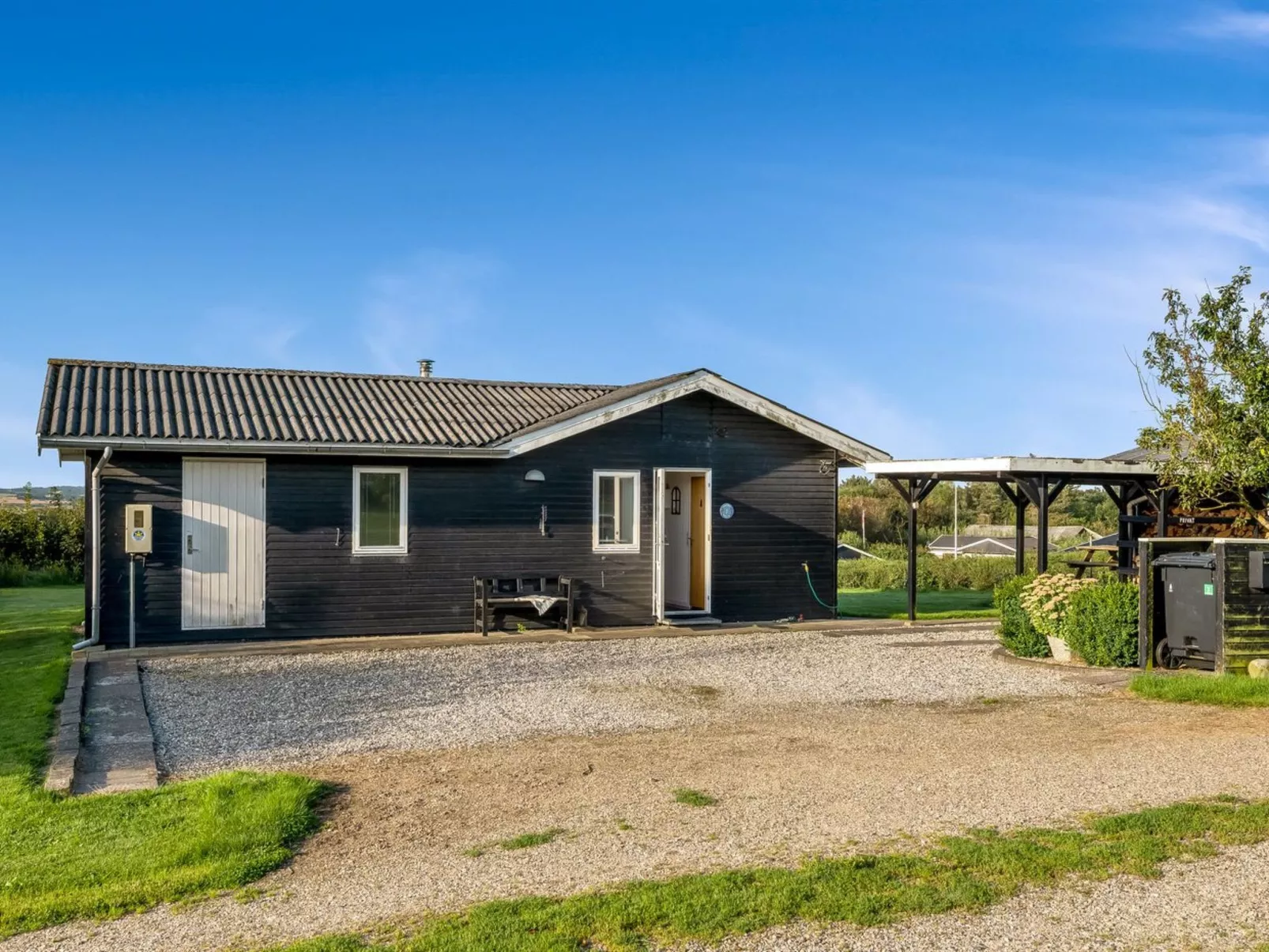 "Awer" - 300m to the fjord-Outside