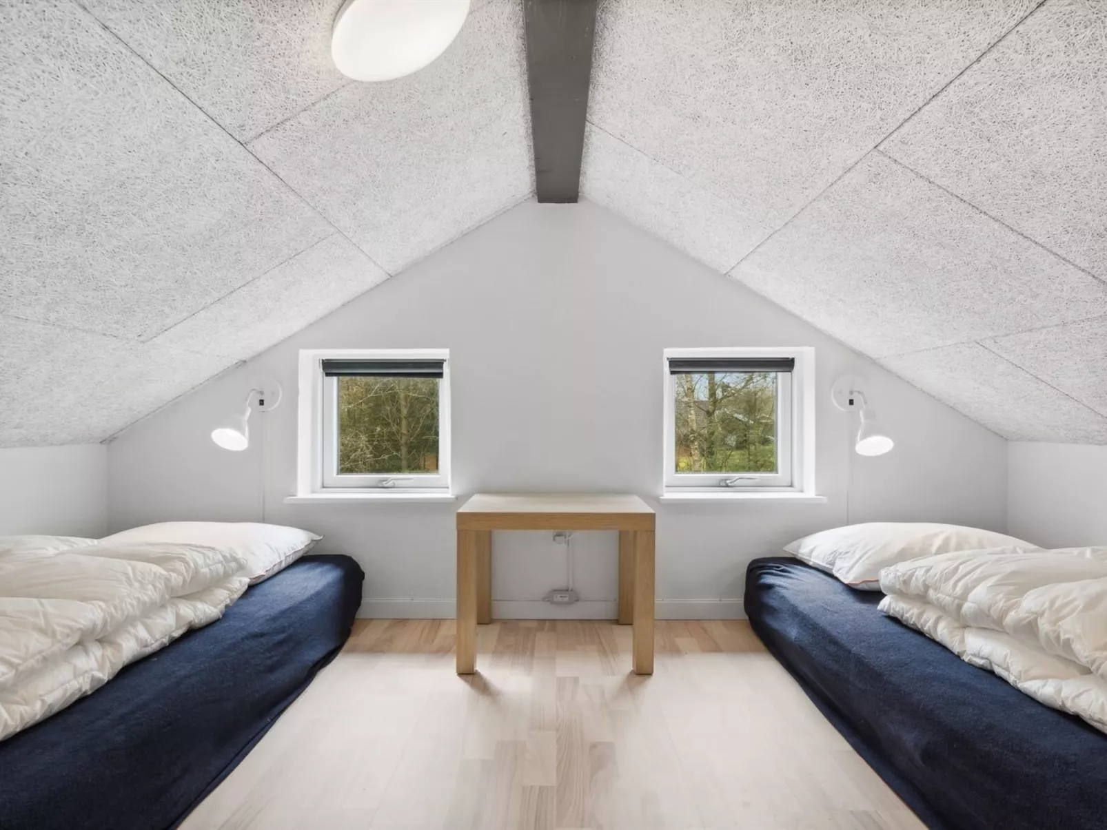 "Human" - 10.5km from the sea-Inside