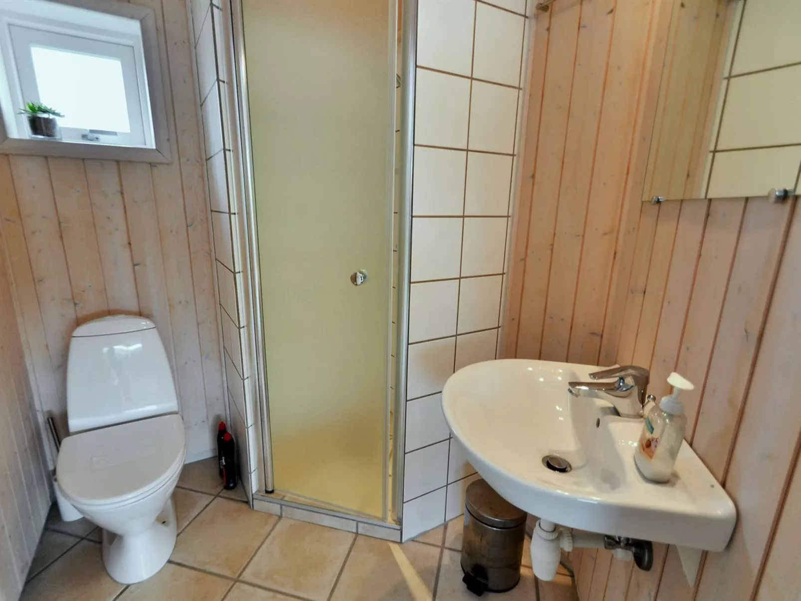 "Hadar" - 100m from the sea-Drinnen