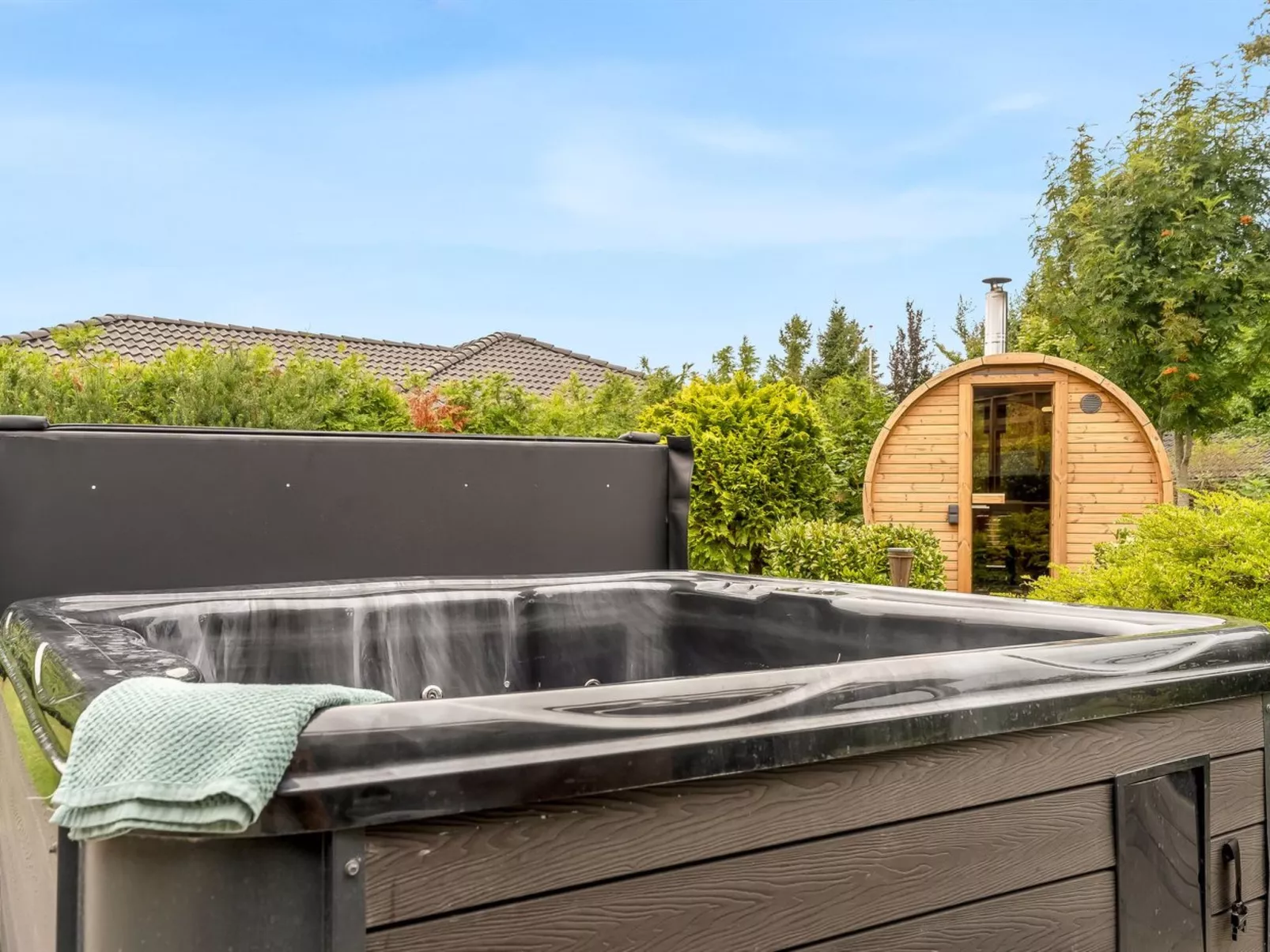 "Elaine" - 350m from the sea-Inside