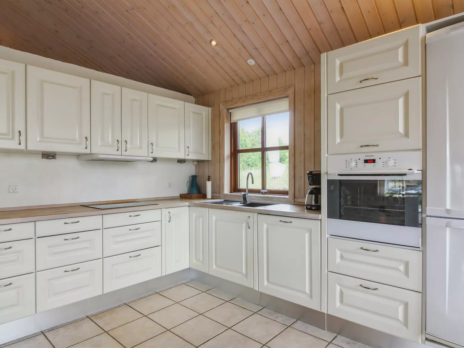 "Ran" - 1.5km from the sea-Dedans