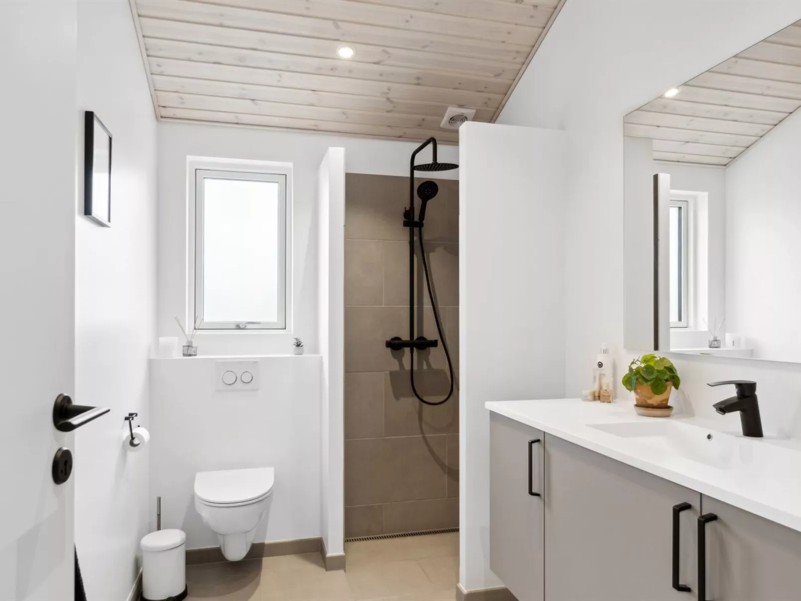 "Ferdine" - 1.5km from the sea-Inside