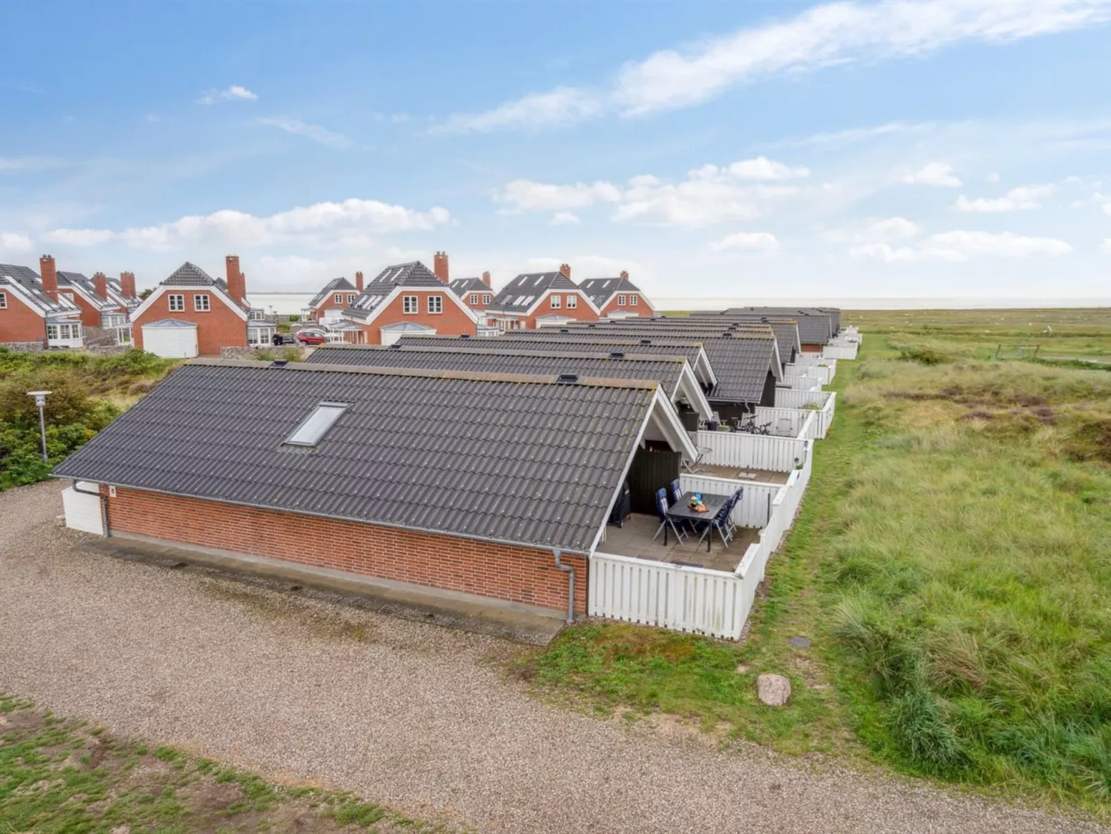 "Rohan" - 2.2km from the sea-Outside