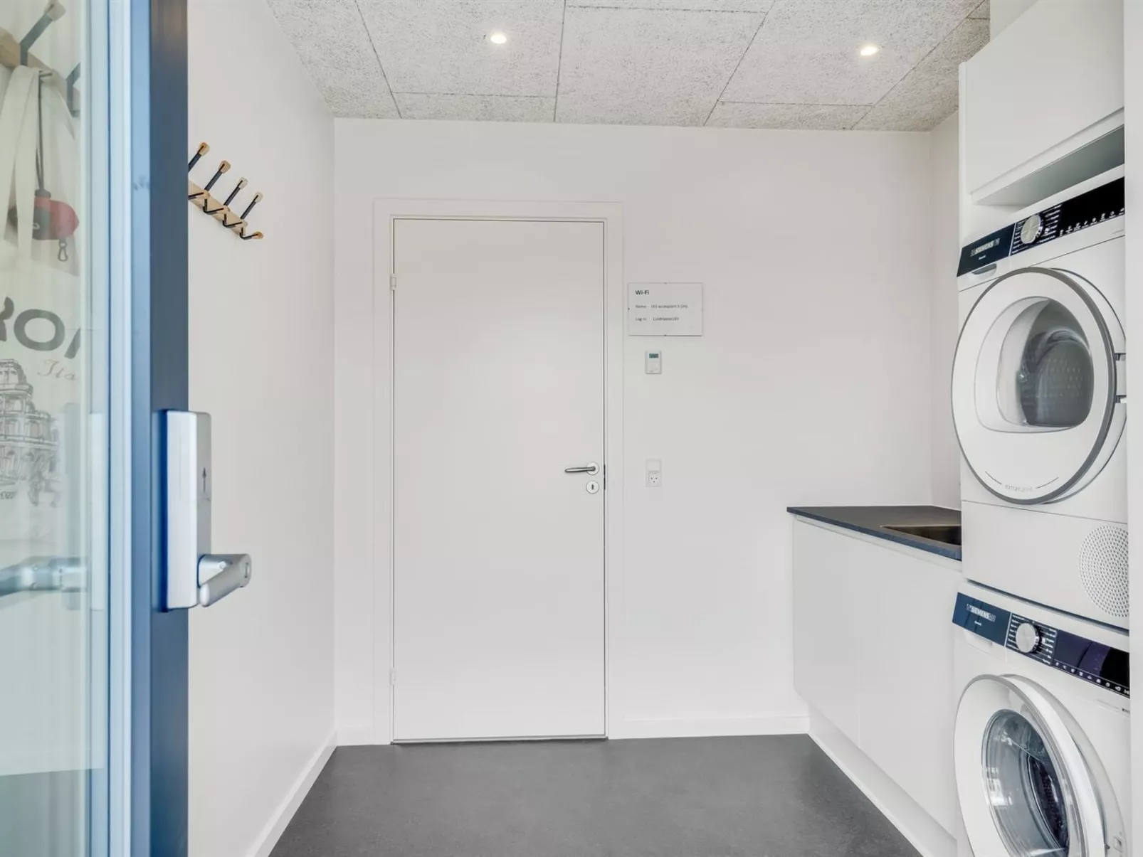 "Unge" - 75m from the sea-Drinnen