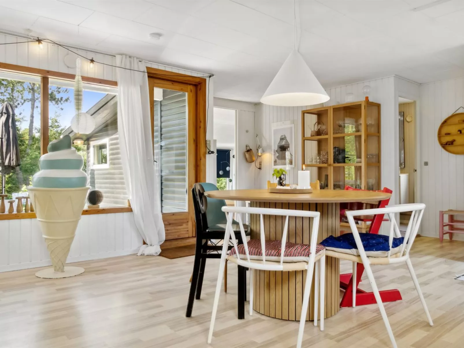 "Fintan" - 1km from the sea-Inside