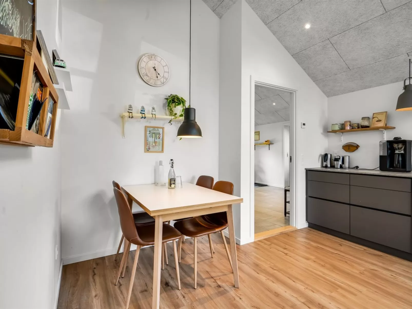 "Roska" - 1.3km from the sea-Inside