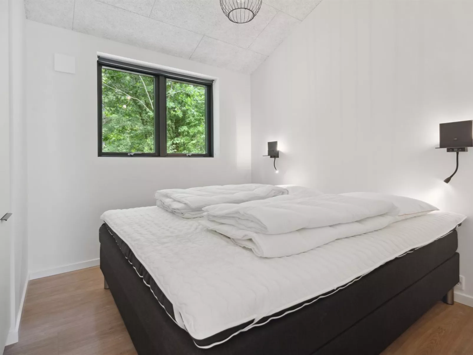 "Robert" - 30km from the sea-Inside