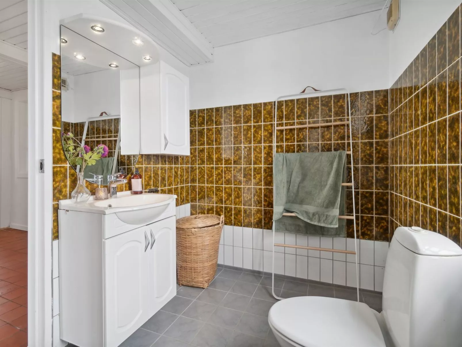 "Scarlet" - 5m from the sea-Drinnen