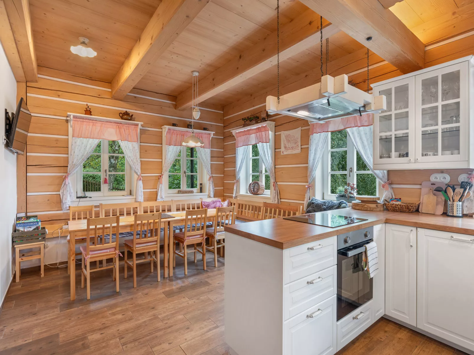 Roubenka Maleč-Inside