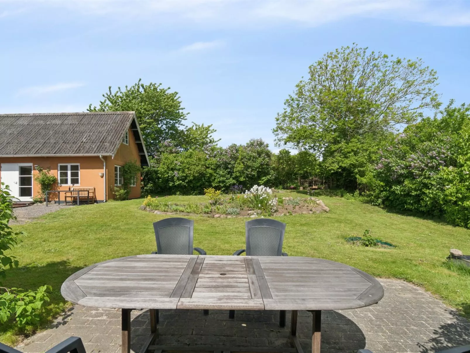 "Adrienne" - 6.4km from the sea-Outside