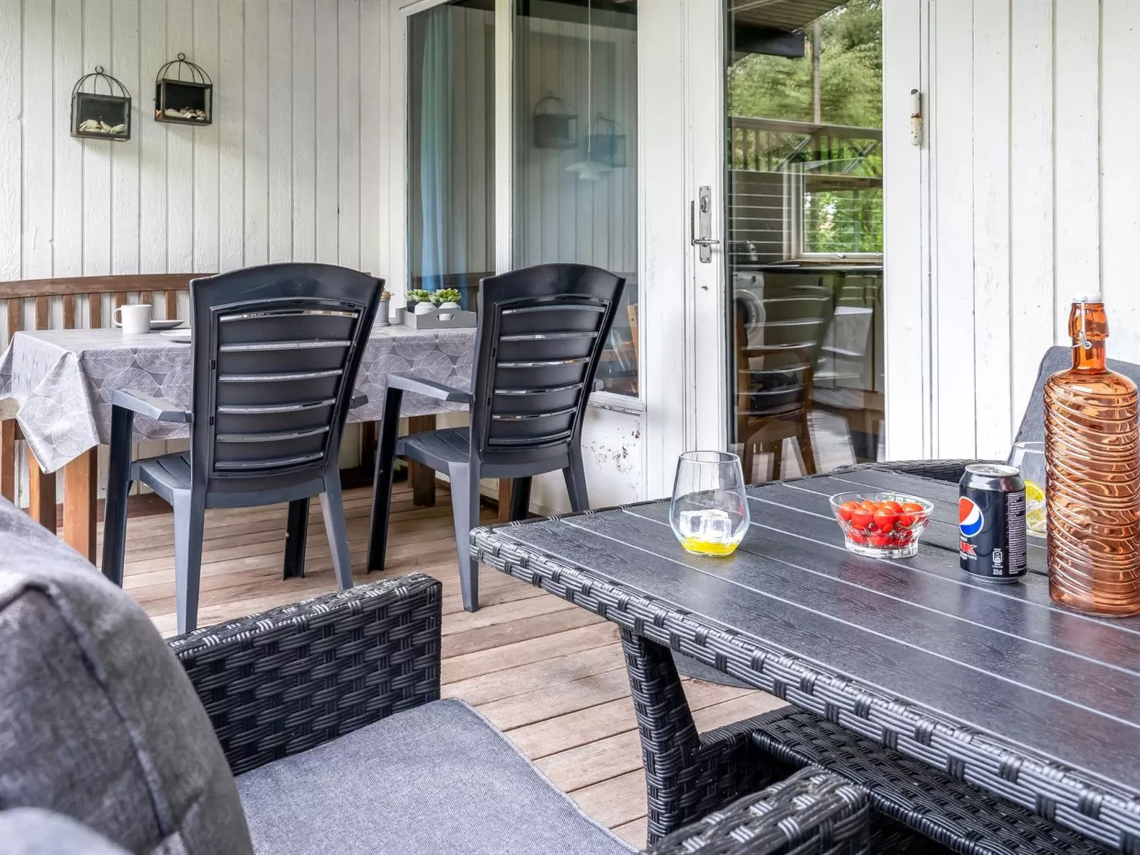 "Suri" - 200m to the fjord-Outside